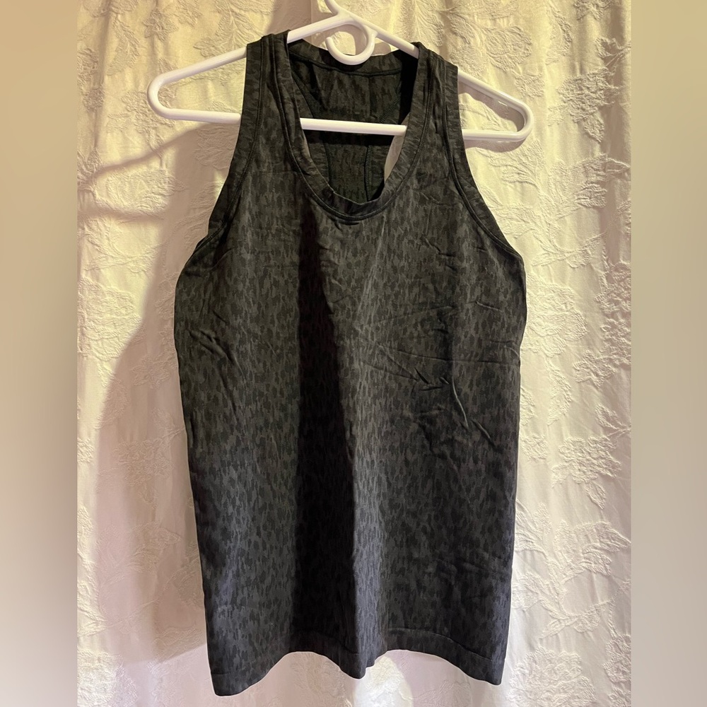 Athleta Grey Cheetah Momentum Seamless Tank
